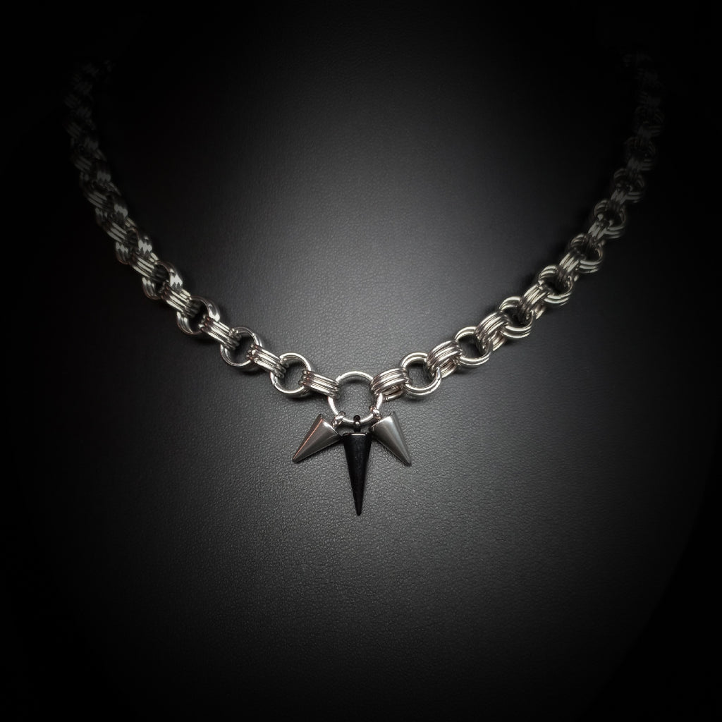 Collier Midnight – Triad of Darkness