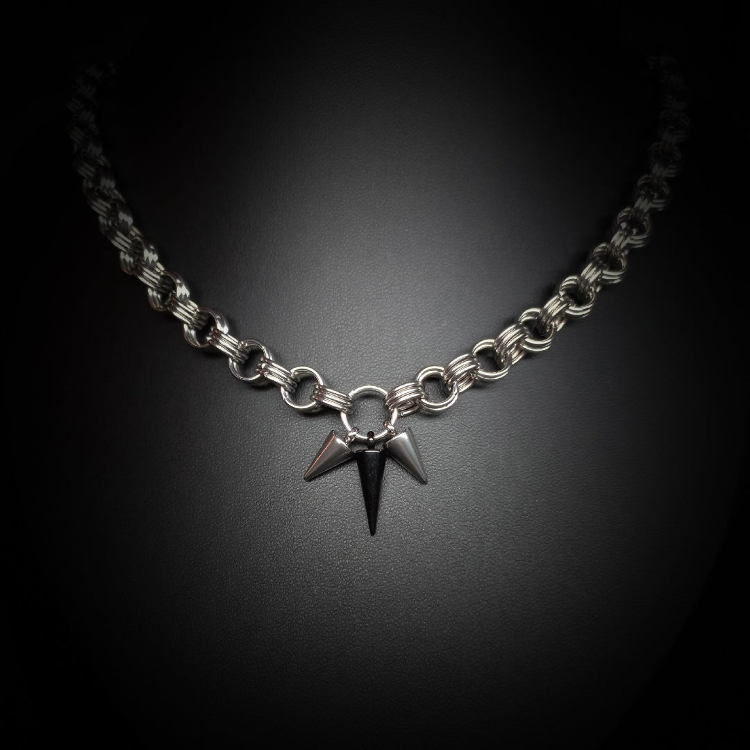 Collier Midnight – Triad of Darkness