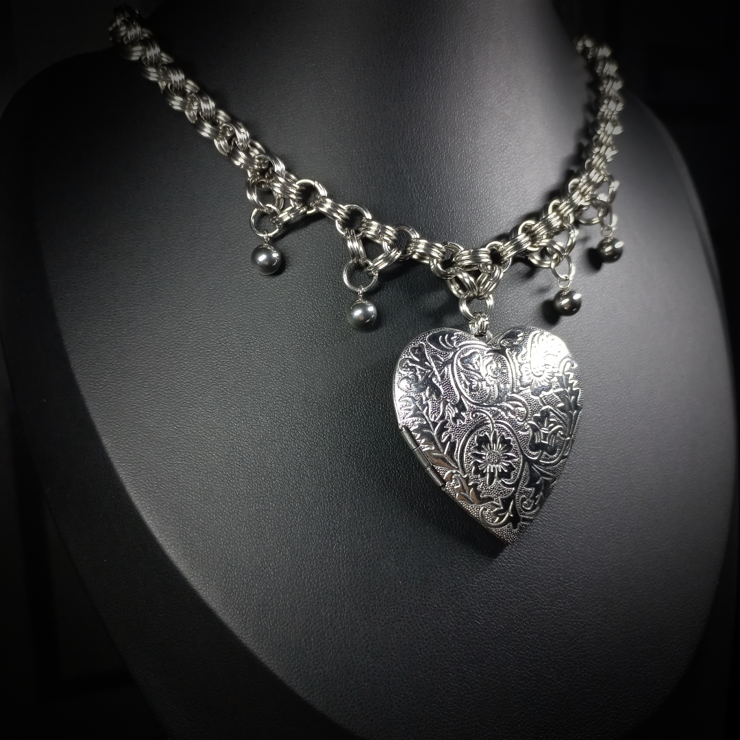 Collier Midnight – Cœur Reliquaire