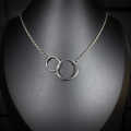 Collier à Anneaux Entrelacés
