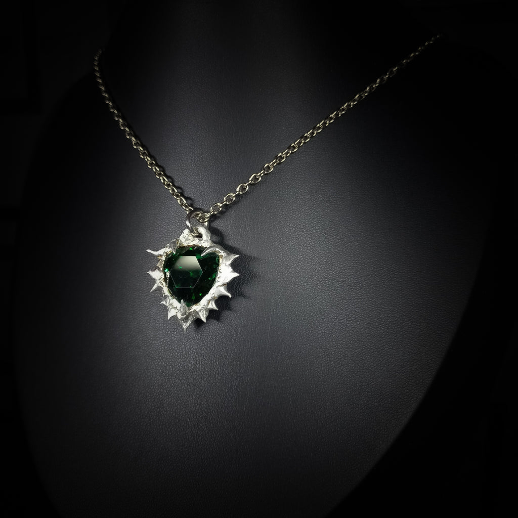 Collier en Étain & Pierre Verte Facettée