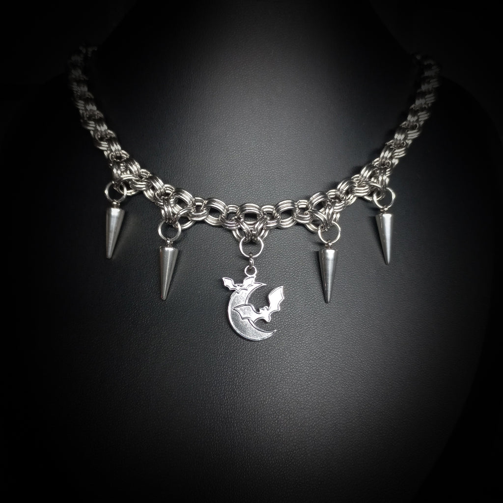 Collier Midnight – Moonbat Light