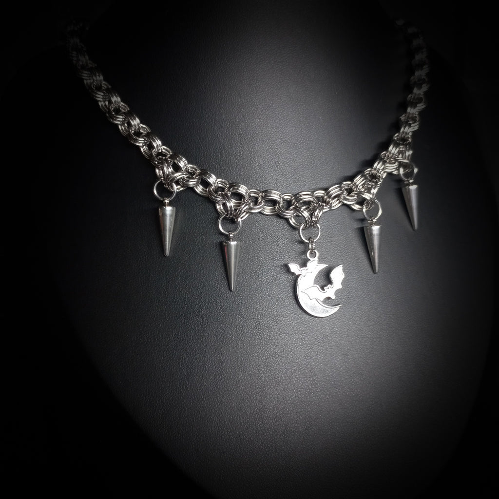 Collier Midnight – Moonbat Light