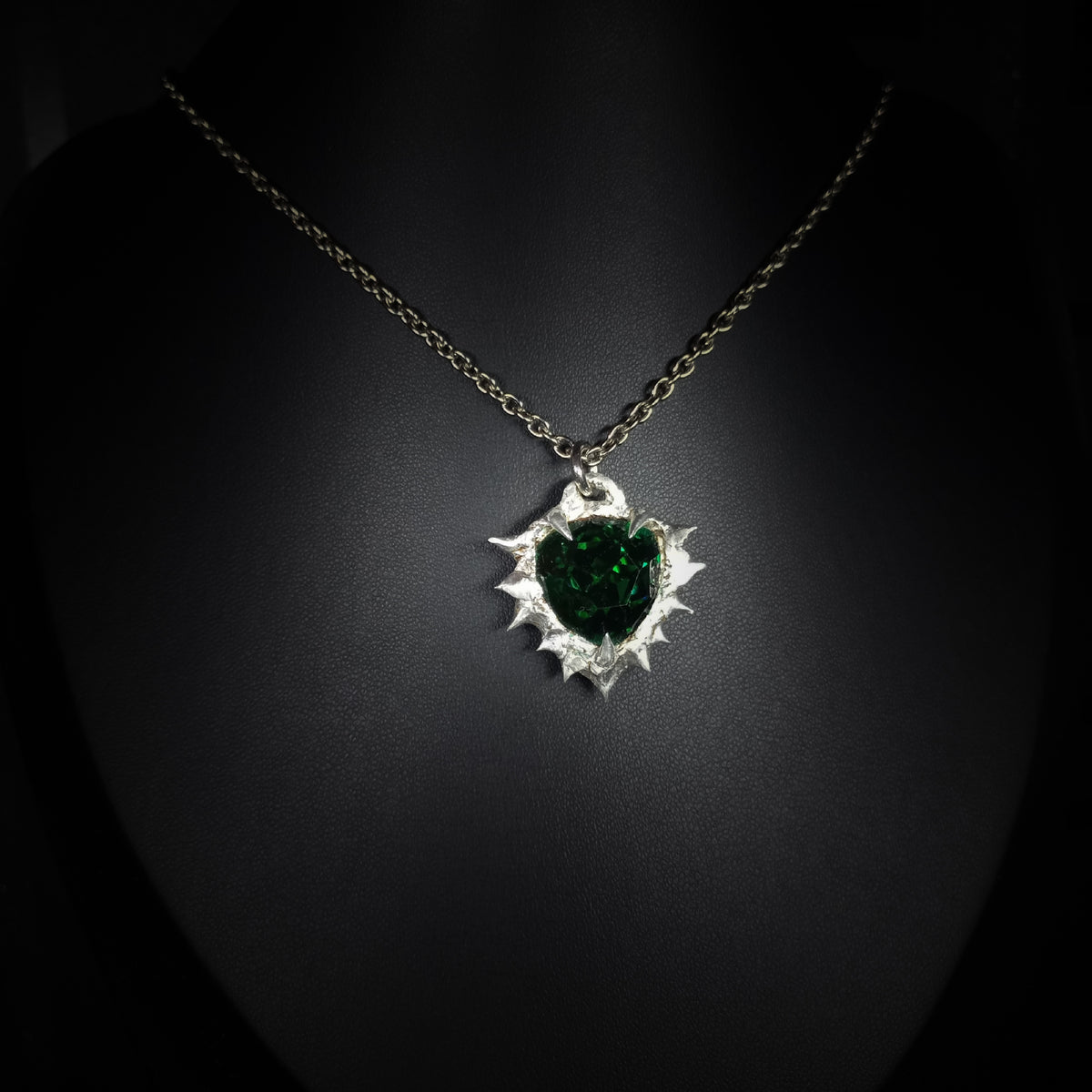 Collier en Étain & Pierre Verte Facettée