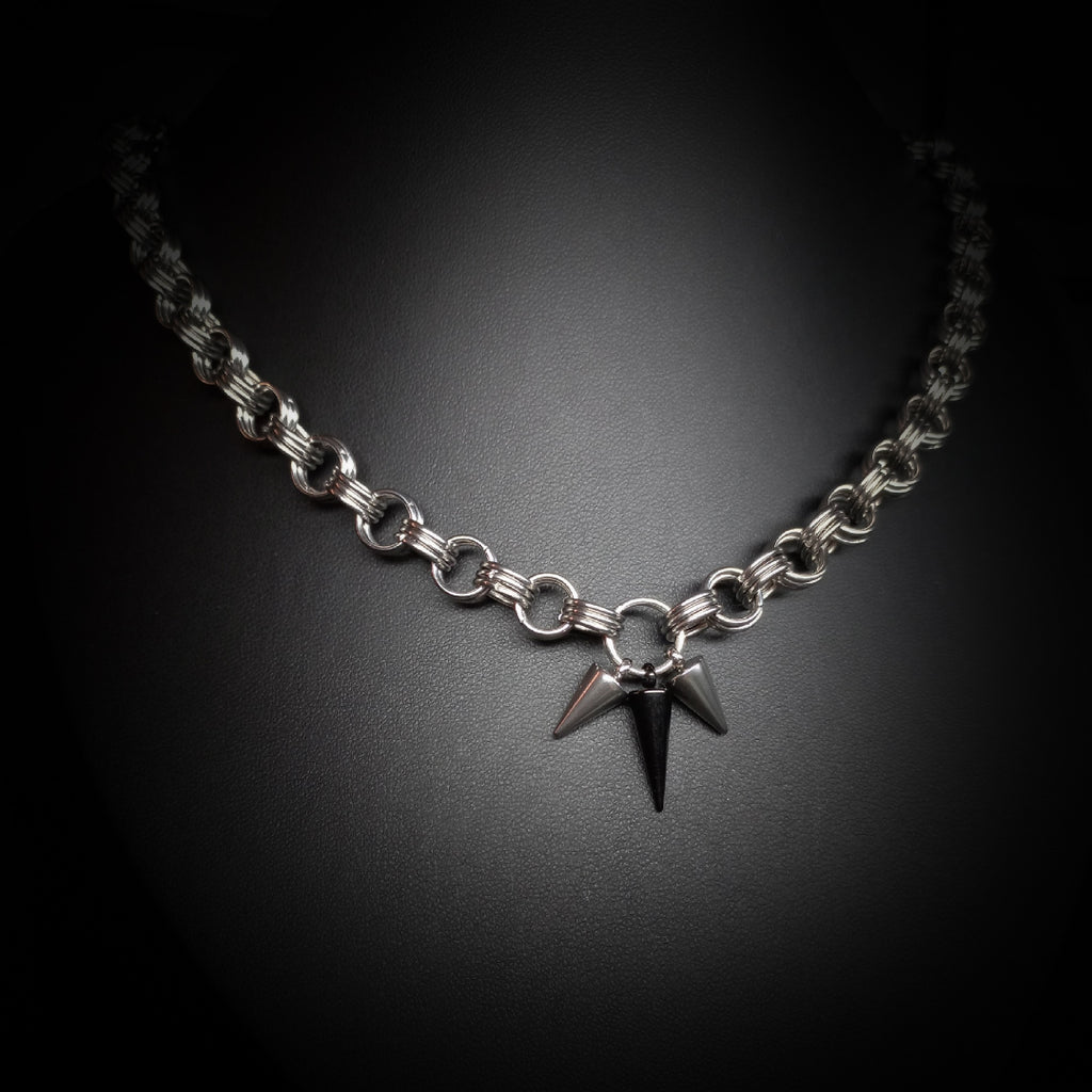 Collier Midnight – Triad of Darkness