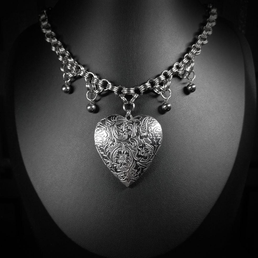 Collier Midnight – Cœur Reliquaire