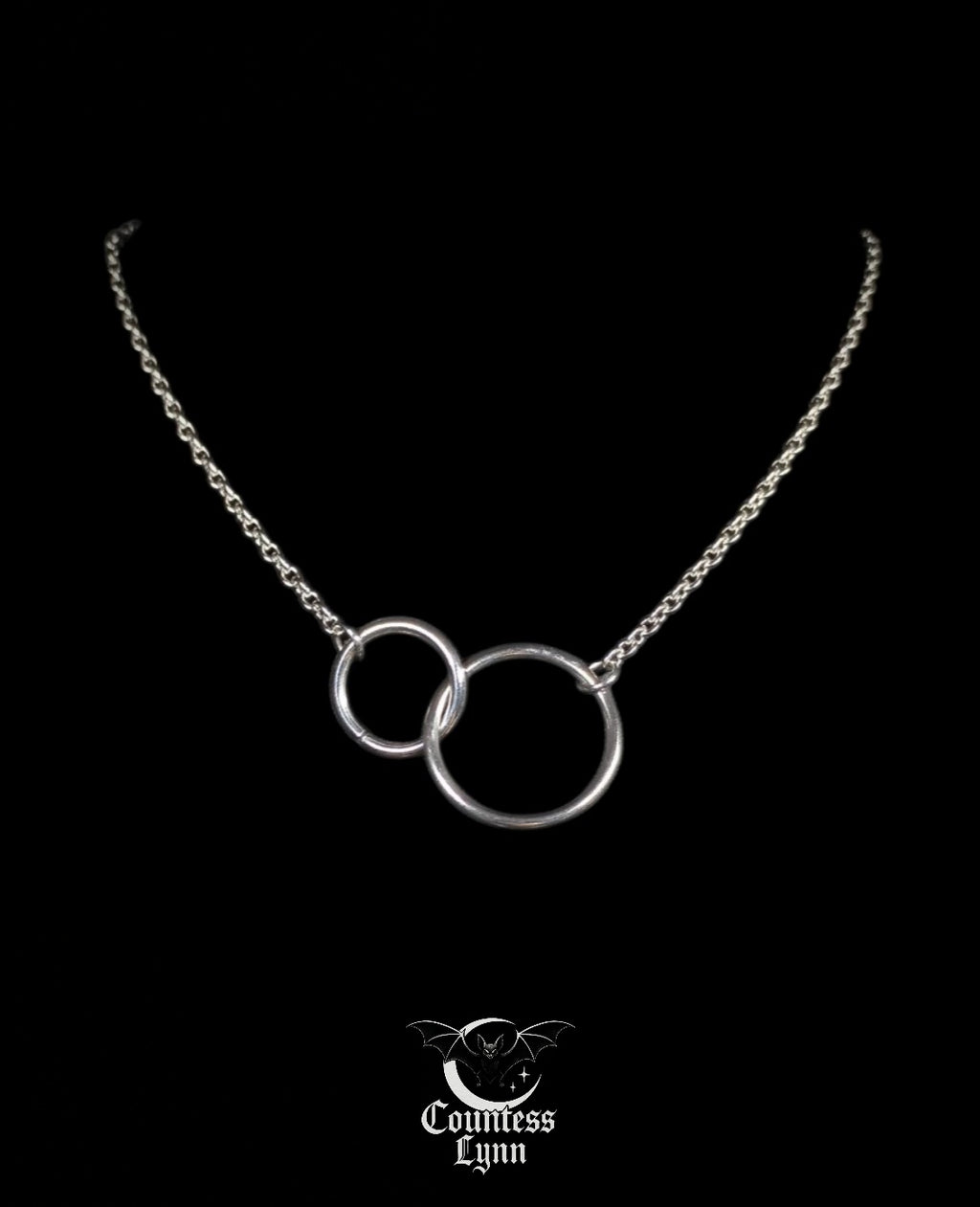 Collier à Anneaux Entrelacés
