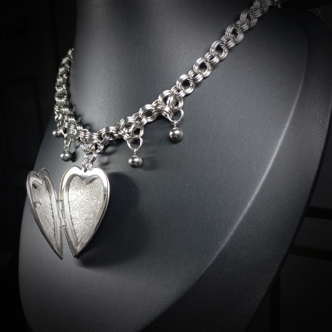 Collier Midnight – Cœur Reliquaire
